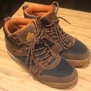 EUC Men’s Urban/Hiking Ridgemont Outfitters